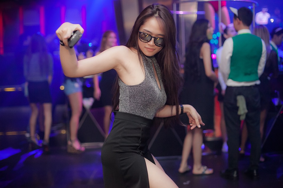 lady-3492751_960_720
