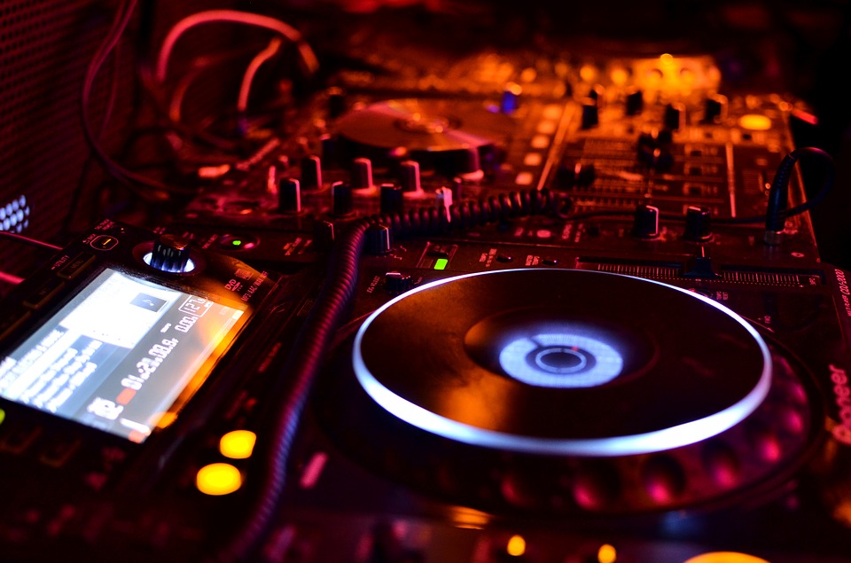 dj-2581269_960_720