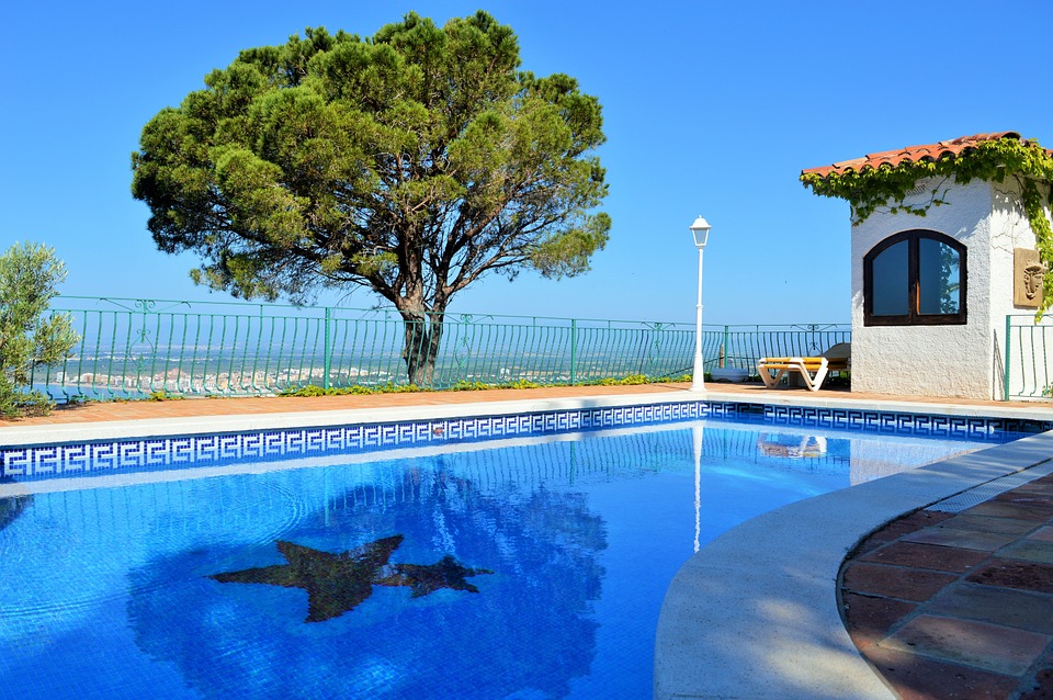 pool-958429_960_720