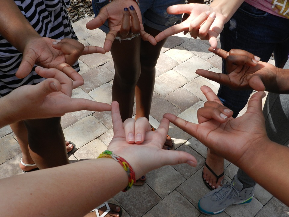 hands-541830_960_720