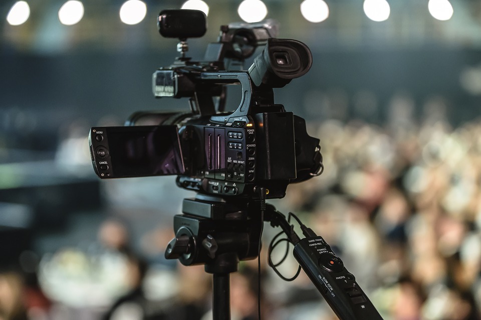 lens-3143893_960_720