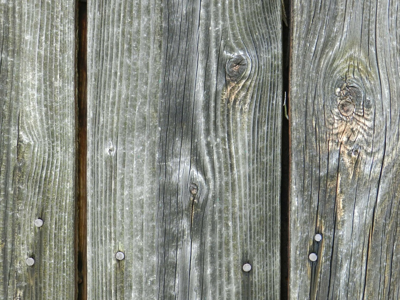 wood-314368_1280