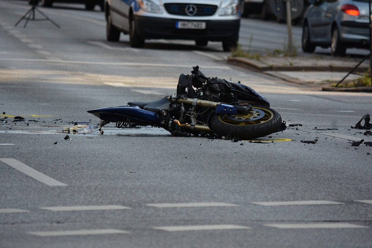 motorcycle-1041070_1280