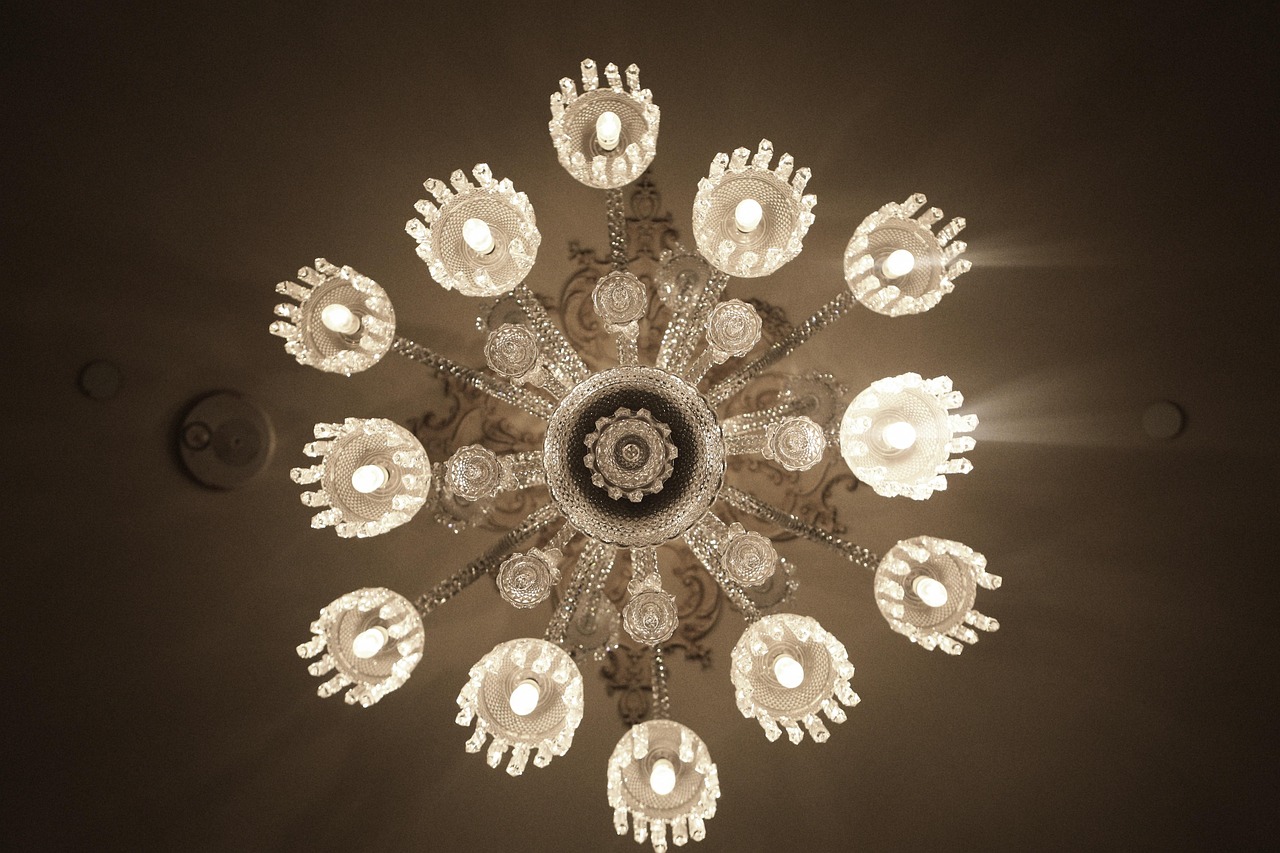 chandelier-498411_1280