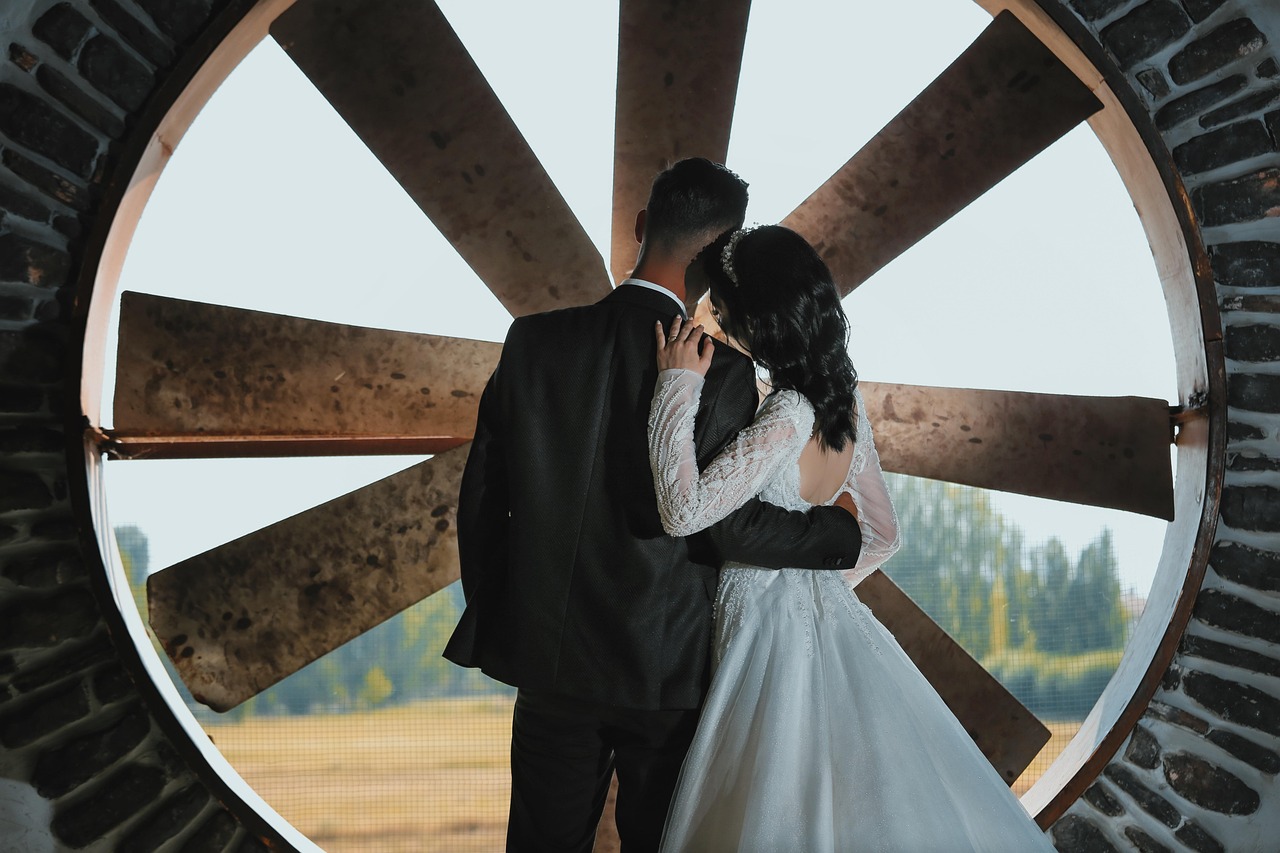 bride-8276620_1280