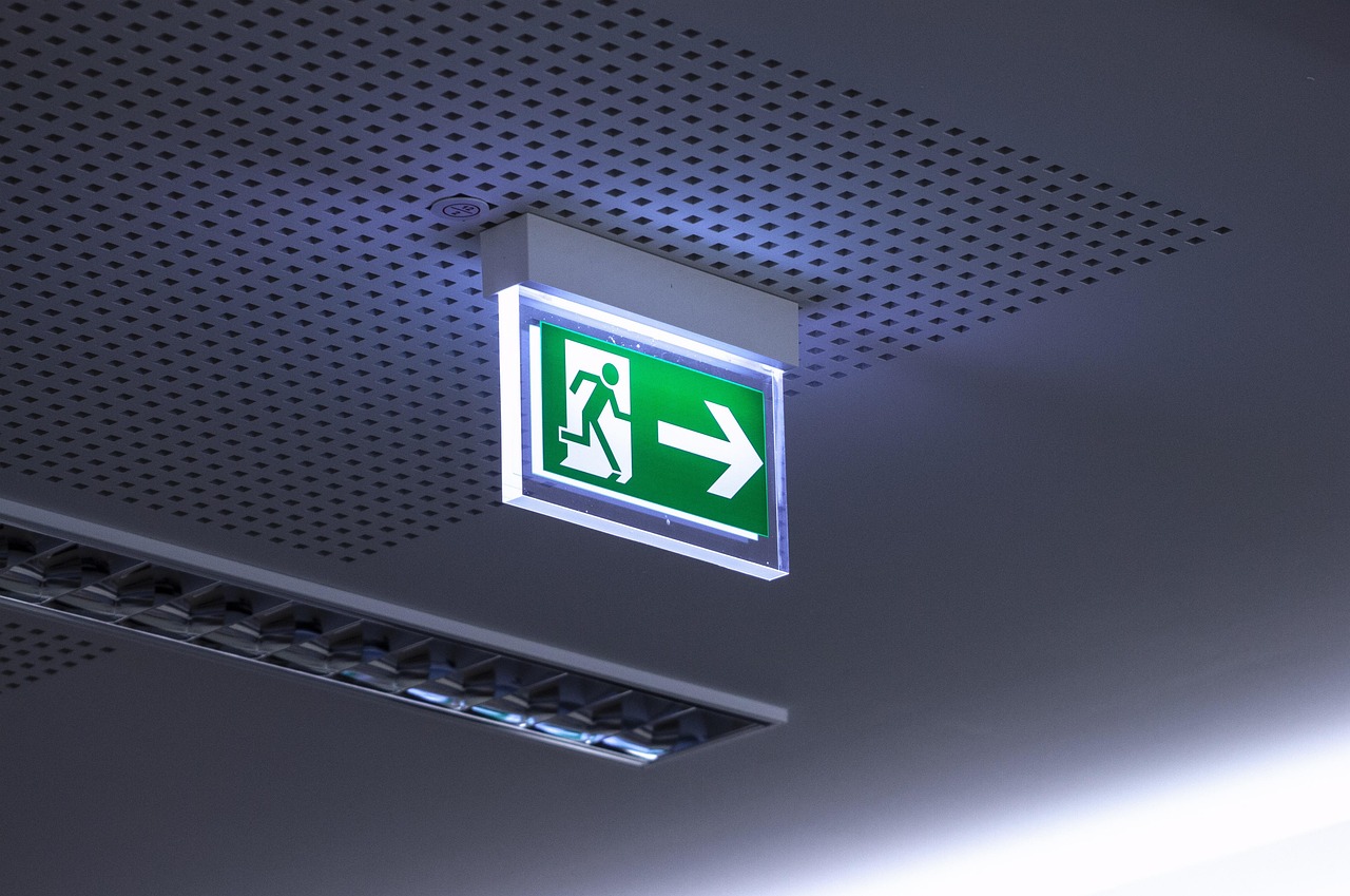 emergency-exit-4168808_1280