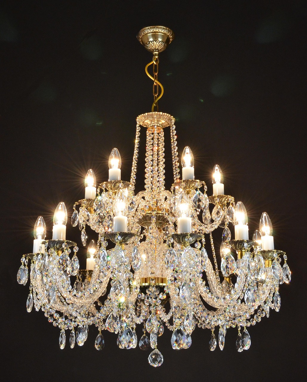 crystal-chandelier-from-the-czech-republic-1053325_1280
