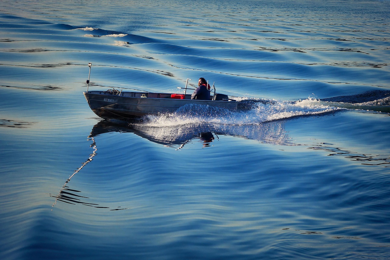 powerboat-2886571_1280
